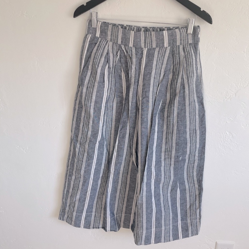 GAP wide leg pants blue white stripes size 8